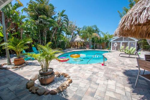 Bay Esplanade House | Clearwater Beach Oasis Retreat - Entire Resort