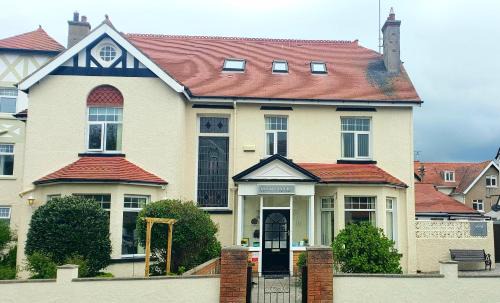 Llandudno House | Cleave Court Guest House