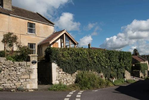 Limpley Stoke House | Clematis Cottage - Idyllic Village close to Bath