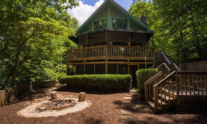 Seneca House | Clemson Hartwell Lake House sleeps 14, 5 kings, pvt dock, quiet , Fall specials!
