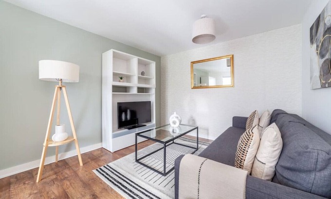 St Luke's Apartment | Clerkenwell Flat by Whitecross Street Market