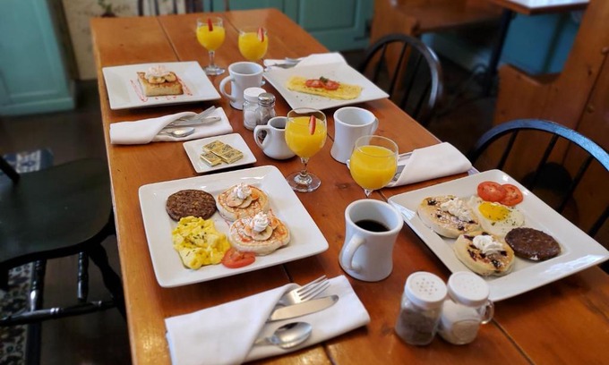 Newport Hotel | Cleveland House Inn