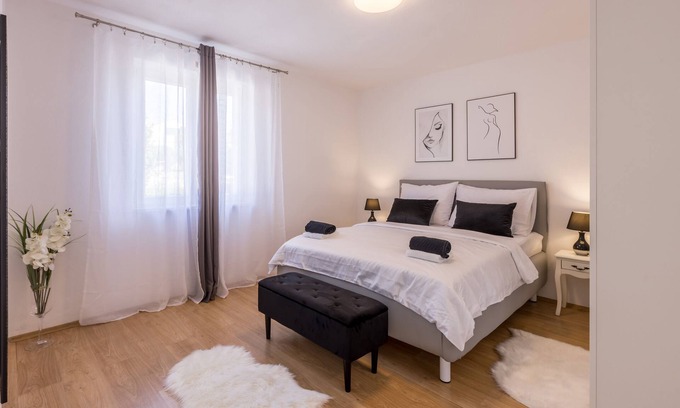 Mravince Apartment | Click Here - Get Promo Price By Inquiry - Apartments Nenna With 3 Bedrooms