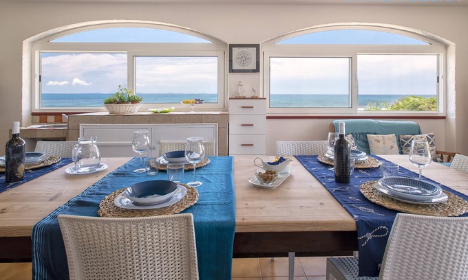 Sorso Villa | ClickSardegna Villa Le Tonnare by the sea overlooking the Gulf of Asinaran