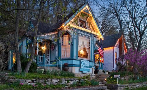 Eureka Springs Historic District Bed & Breakfast | Cliff Cottage Inn, Downtown Bed & Breakfast