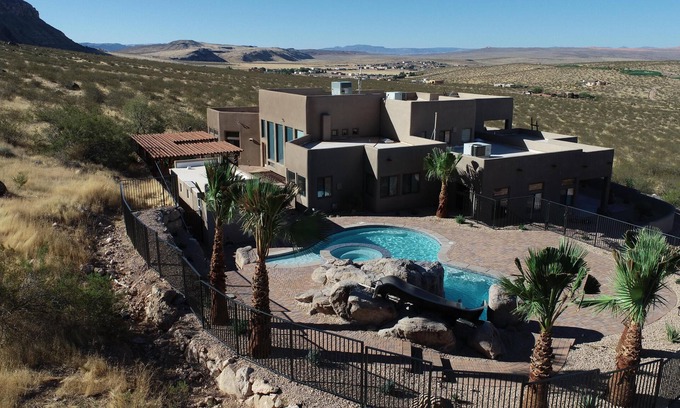 Hurricane House | Cliff Dwellers A Spectacular 5 Bedroom home just east of Sand Hollow Reservoir