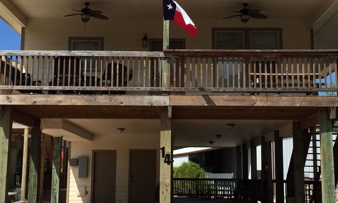 New Braunfels House | CLIFF VIEW #14 - 4/3 ON RIVER RD; 400' OF RIVER ACCESS; PUT YOUR TOOBS IN HERE