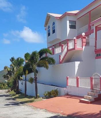 Frigate Bay House | Cliff-Villa