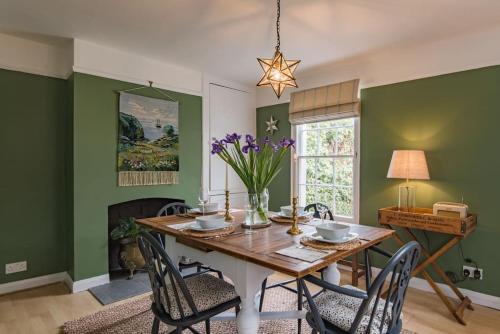 Deal House | Cliffeside Cottage