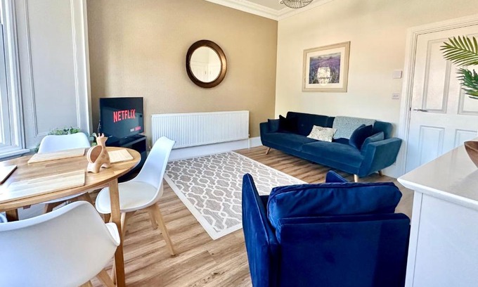 York Apartment | Clifford's Reach at Bluebridge Court with Free Parking