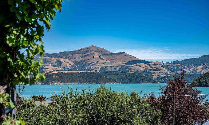 Akaroa House | Cliffside - Akaroa Holiday Home