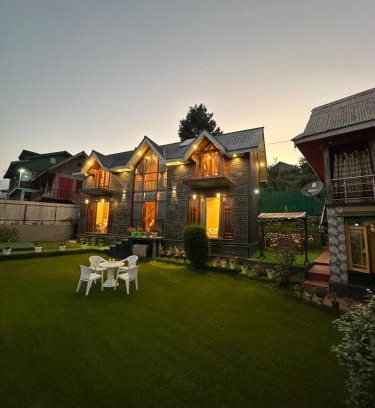 Srinagar House | Cliffside cottage