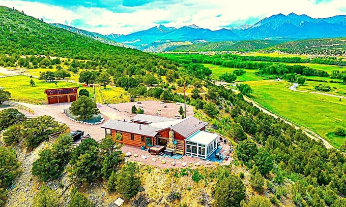 Salida House | Cliffside Home at Shaw's River Ranch with some of the best views on the planet.
