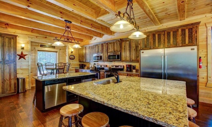 Primrose Cabin | Cliffview Retreat - 11 BR Lodge at Cliffview Resort