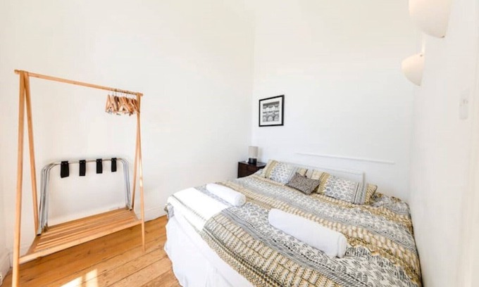 Clifton Apartment | Clifton Georgian Balcony Apt - Simply Check In