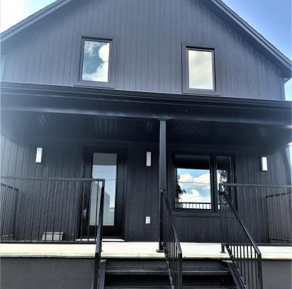 Niagara Falls House | Clifton Hill Luxury Home