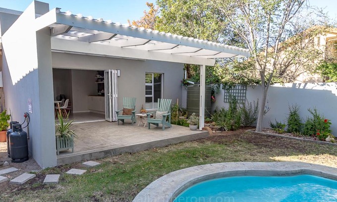 Oudtshoorn House | Clivia Cottage