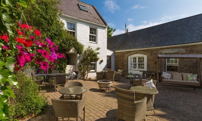 South Side House | Clos De Vaul Creux