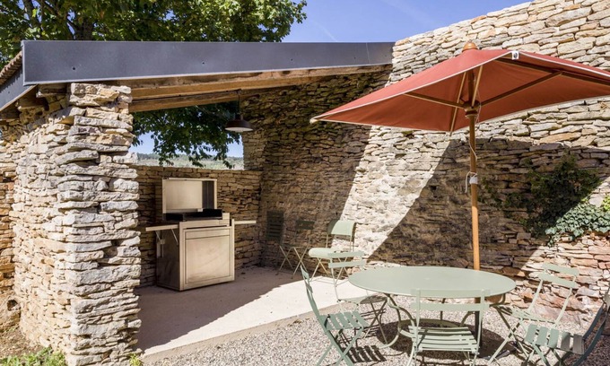 Monthelie House | Clos Poirier - Stunning & luxurious village house with 2 bedrooms & garden