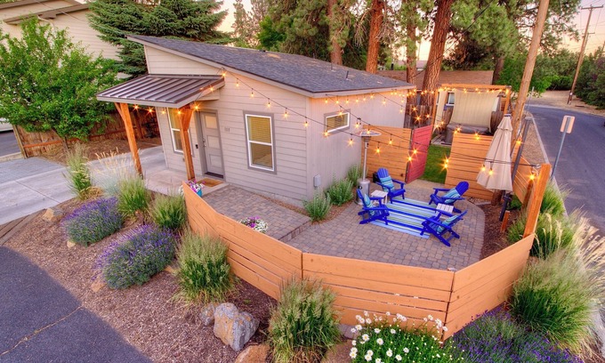 Southern Crossing House | Close, Cute, and Clean! - Hot Tub/Firepit/Bikes/Floats