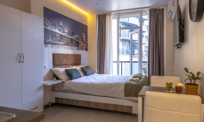New Boulevard Apartment | Close!