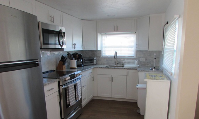Cortez House | Close to AMI:) Newly Reno'd 2b 2b home with trailered boat parking onsite!