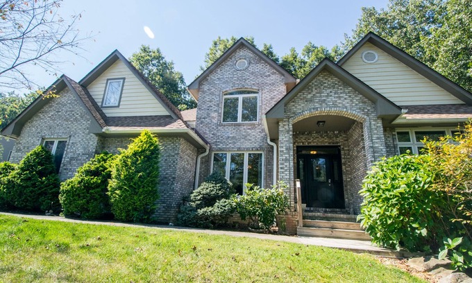Skyland House | Close to Asheville-Family Home, Dog Frndly, Hot Tub, Deck, 5BR/3.5 Bath, Game Rm