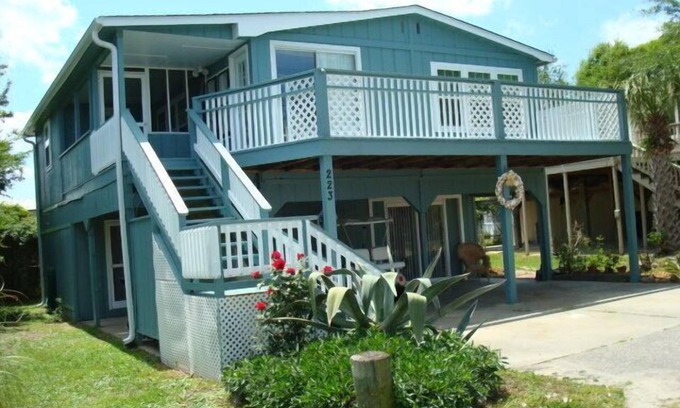 Garden City House | Close to beach 5 bedrooms, two golf carts,3 bathrooms, linens cleaning included