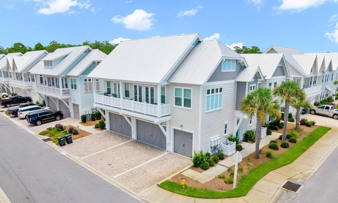 Panama City Beach House | Close to beach/Big Chill! 4 Bikes! Resort Pool!