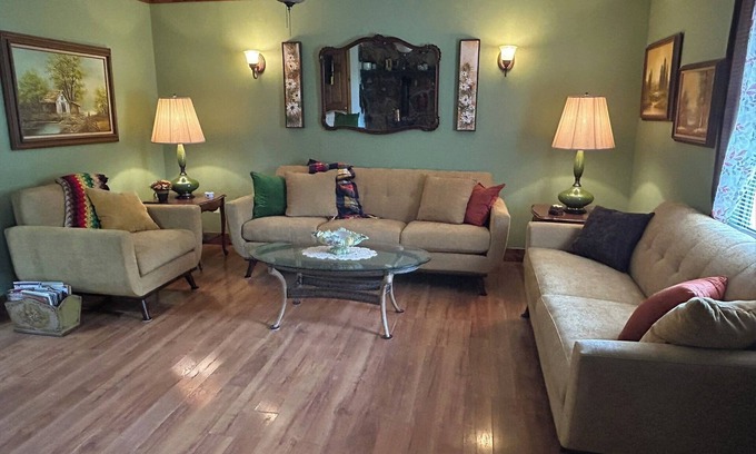 Ono Island House | Close to BEACH! Family Friendly! Great Kitchen, sleeps 9, clean, comfy, peaceful