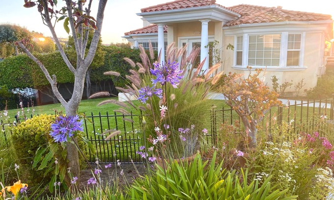 Redondo Beach House | CLOSE TO BEACH & RESTAURANTS, large backyard & barbeque for family fun! Sleeps 8