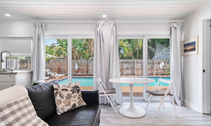 Harbordale Apartment | Close to beach, downtown, airport. Entire Apt.