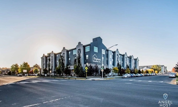 Rexburg Apartment | Close to Campus, Free Parking, Gym & Workspaces