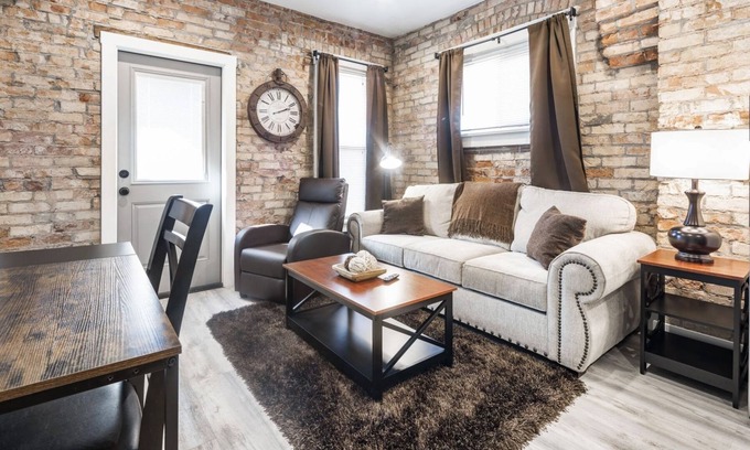 Central City Apartment | Close To Downtown Comfy 1 Bed 1 Bath Apartment