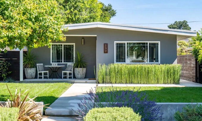 Paso Robles House | Close to Downtown! Gorgeous MidCentury w/fire pit