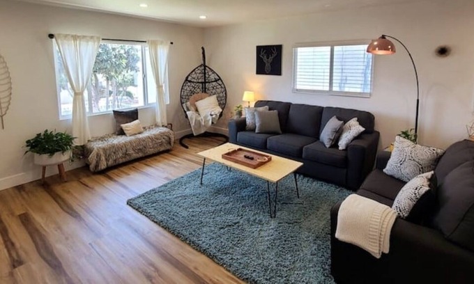 Grant Hill House | Close to Downtown!! Pet Friendly!! Outdoor space!!