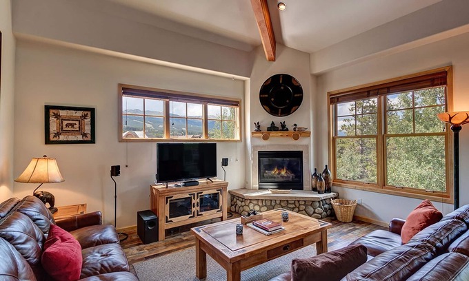Warrior's Mark Condo | Close to downtown Breckenridge, vaulted ceilings, walk to mountain, hot tubs!