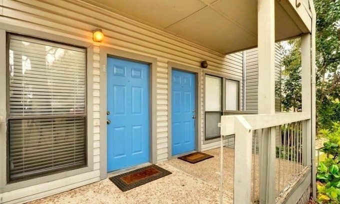 Bouldin Condo | Close to Downtown - With Treeptop Views and the Sounds of Spring