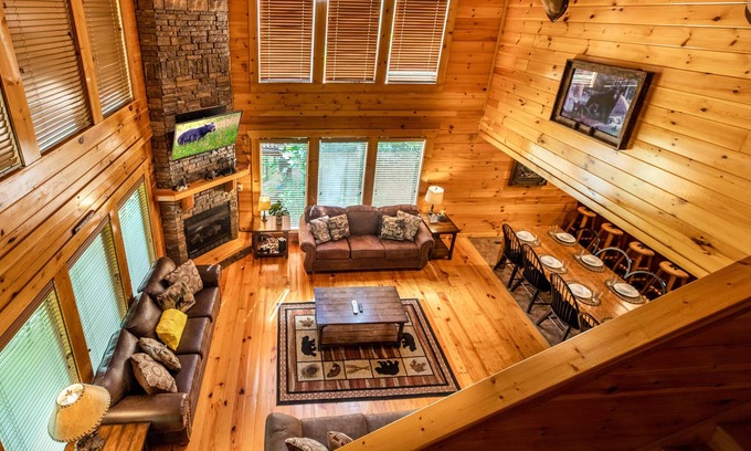 Gatlinburg - Pigeon Forge Cabin | Close to everything! 6 Master Suites, Community Pool, Hot Tub, Theater,