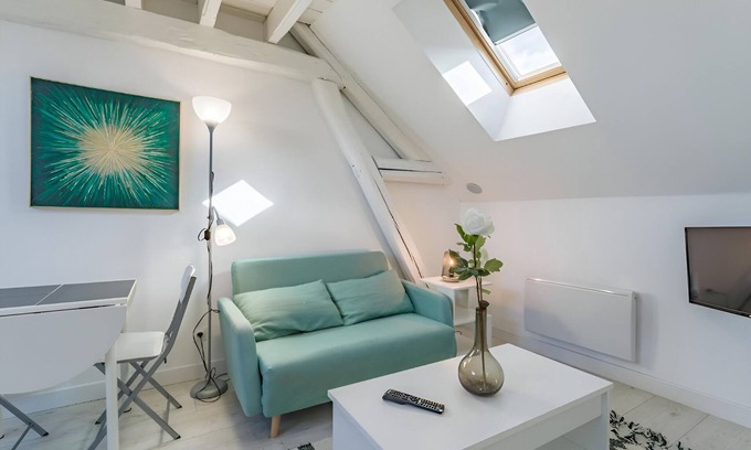 Troyes Apartment | Close to everything, quiet and fully equipped F1, wifi