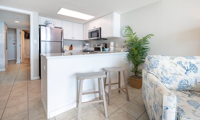 Gulf Shores Condo | Close to EVERYTHING in Gulf Shores! Full Kitchen BEACH FRONT Hotel!