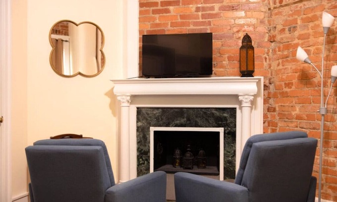Adams Morgan Bed & Breakfast | Close to everything Efficiency!