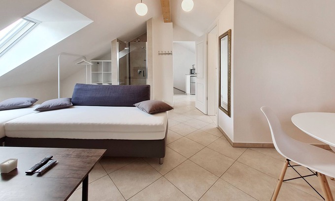 Munchen District Apartment | Close to fair! Special apartment (living room with shower) + priv. parking space