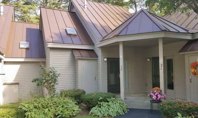 West Hartford Condo | Close to Lake & Golf & Pool | Newton Village 2B