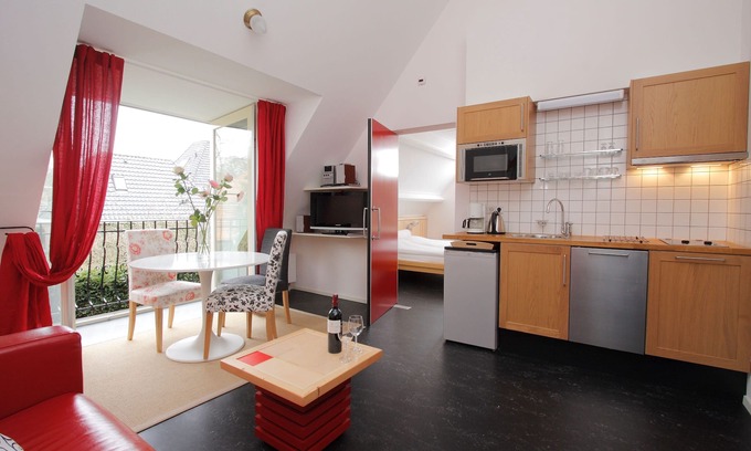 Bergen Apartment | Close to nature & center: 2-room apartment with french balcony