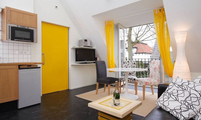 Bergen Apartment | Close to nature & center: 2-room apartment with french balcony