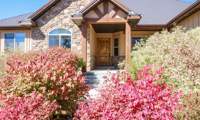 Eden House | Close to Powder Mountain-Huge Game Room, 65" TV'S, Hot Tub!
