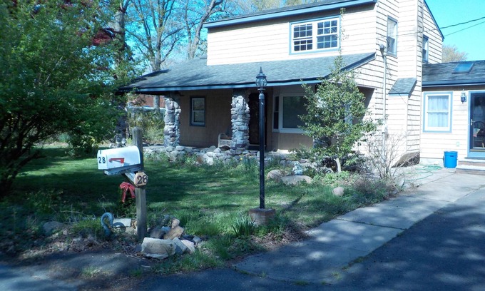 Belle Mead House | Close to Princeton,Rutgers, WiFi,No Clean Fee 1-3 guests ,Free laundry in house.