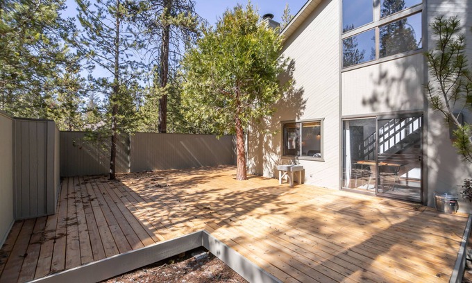 Sunriver House | Close to SHARC (6 Passes)Private Hot Tub, Bikes, Loft, Pool Table, Huge Deck