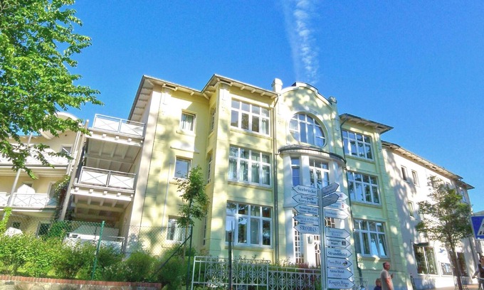 Gohren Apartment | Close to the beach, balcony, free AHOI adventure pool - Strandresidenz Brandenburg FeWo 24